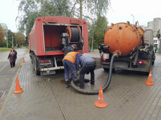Новини Харкова: асфальтують тротуари, під якими проходили ремонти трубопроводів